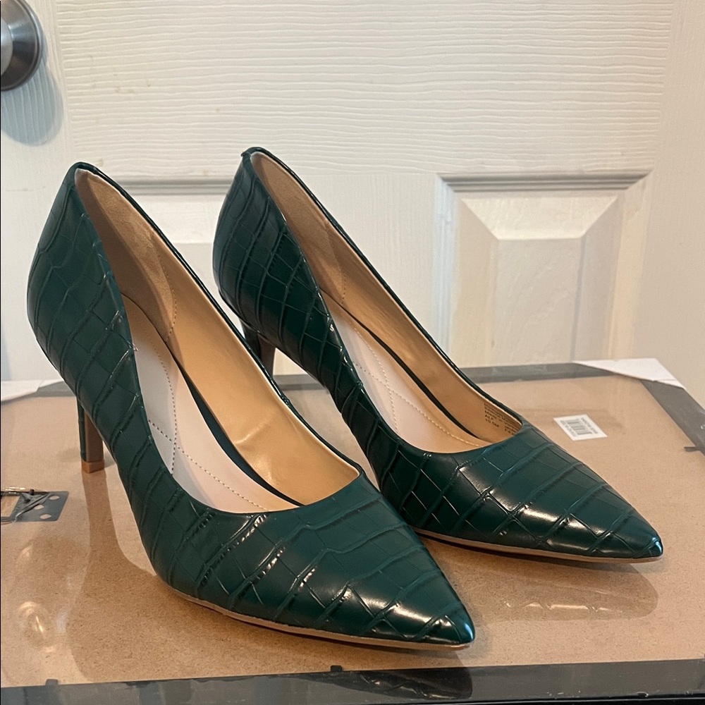 NEW Alfani Step N Flex Elegant Green Crocodile-Embossed Pumps 3” Heel Size 10.5M